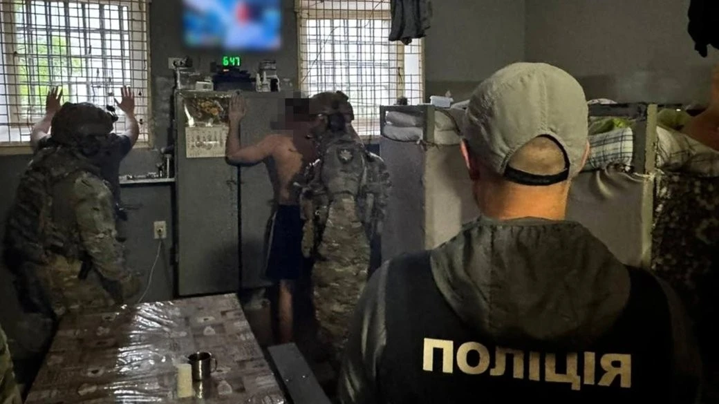 Тюремні вимагачі СІЗО на Хмельниччині отримали нові підозри