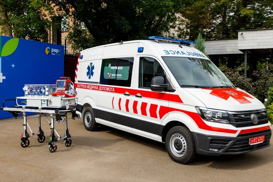 Рятувальні операції на колесах: як мільйонний бюджет PepsiCo та фонд «Твоя Опора» змінюють логістику дитячої реанімації в Україні