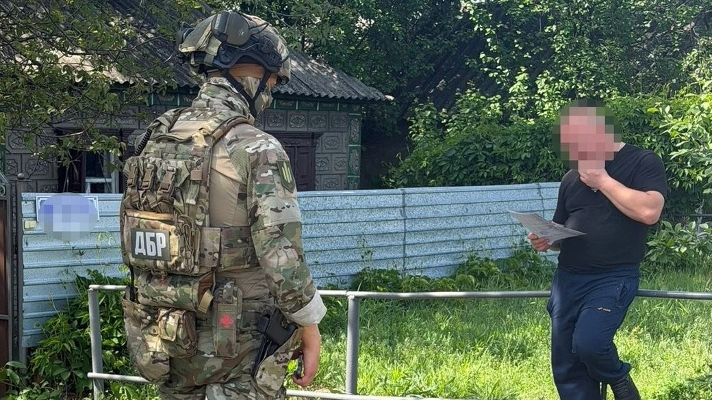 Торгівля казенним дизелем: ДБР затримало військового логіста на Хмельниччині