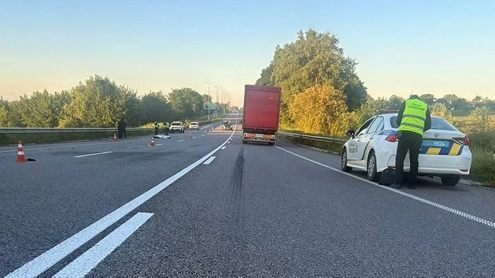 Трагедія під Антонівцями: на Хмельниччині пішохід потрапив під колеса вантажівки