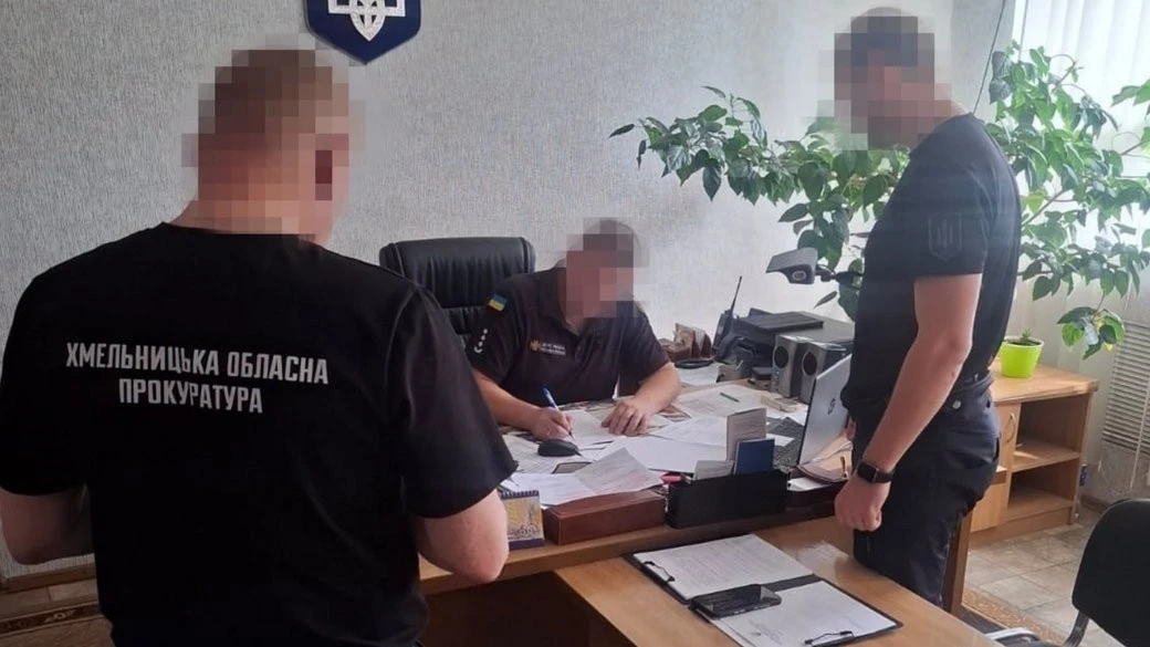 Махінації на будівництві гаража ДСНС: прокуратура викрила посадовця