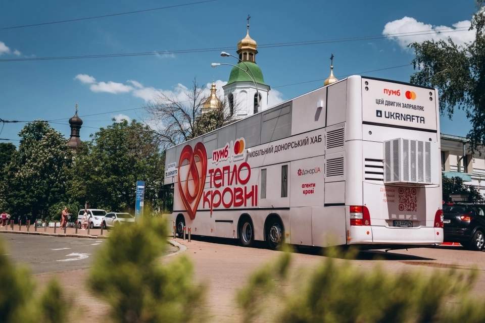 Рятівний маршрут на колесах: мобільна станція збору крові їде в регіони