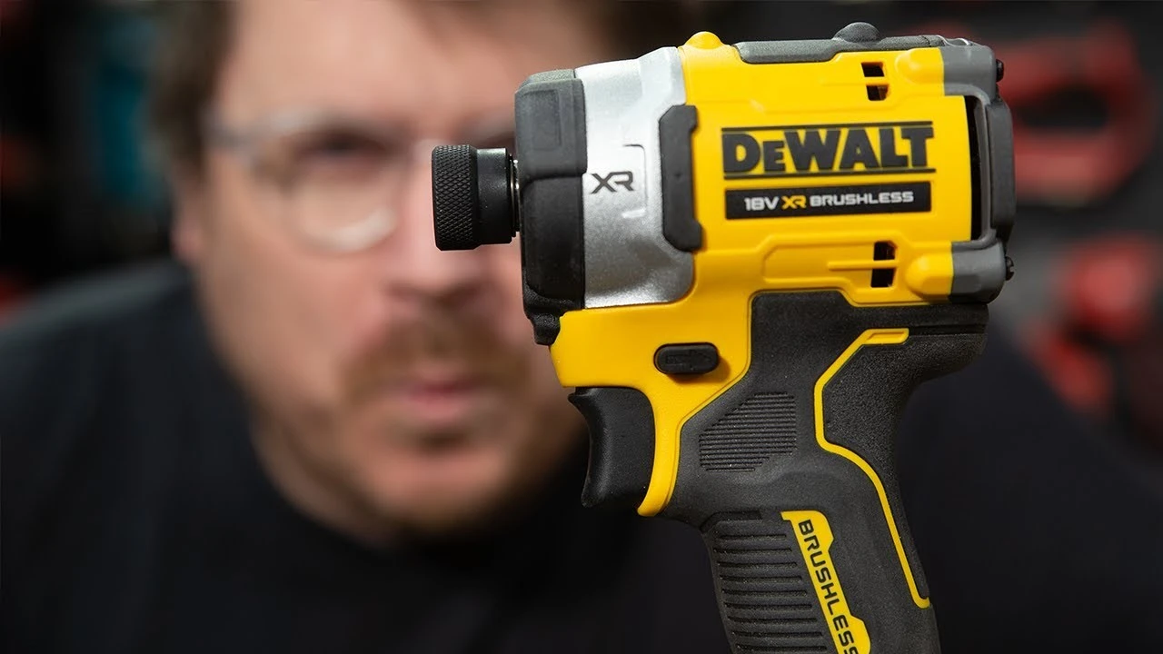 Foxtrot і DeWALT — шурупокрути професійної платформи 18V XR