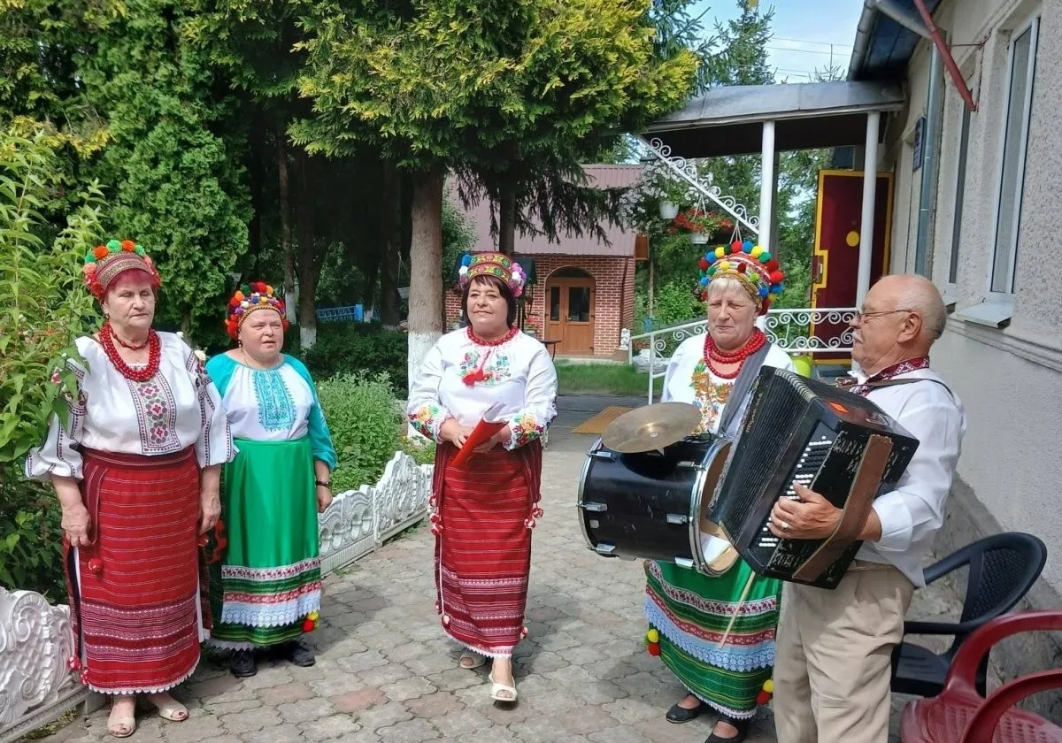 Мешканців Вільховецького будинку-інтернату підтримали душевним концертом