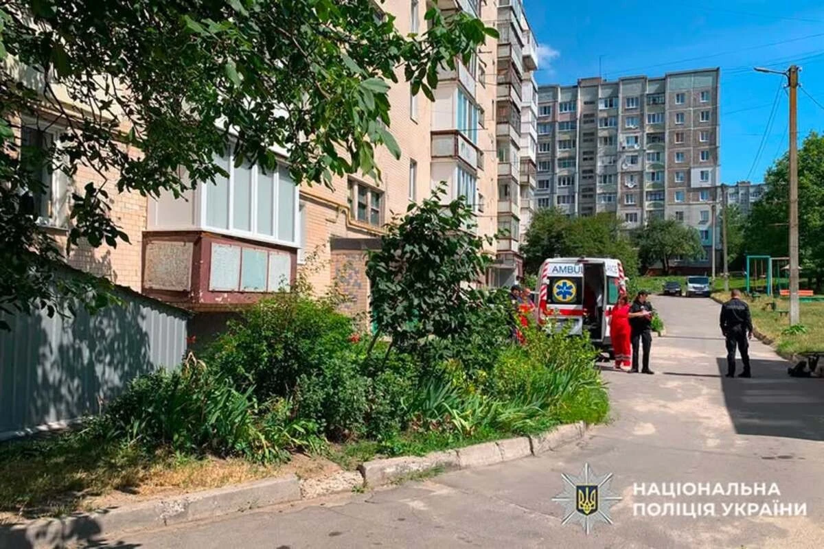 Трагедія у Хмельницькому: 58-річний чоловік загинув унаслідок падіння з висоти